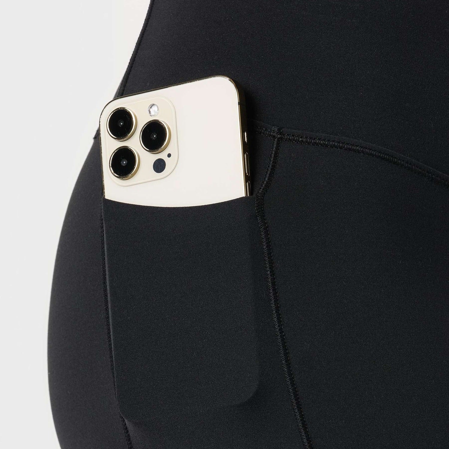 Women's Vuori AllTheForm Pocket 6" Short - Image 4
